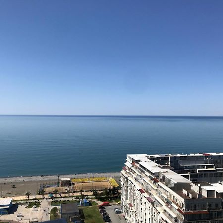 Apartment By The Sea Batoemi Buitenkant foto
